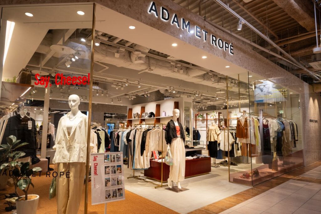 ADAM ET ROPÉ／人気ショップがお薦め。夏のアイテムと着こなしを 
