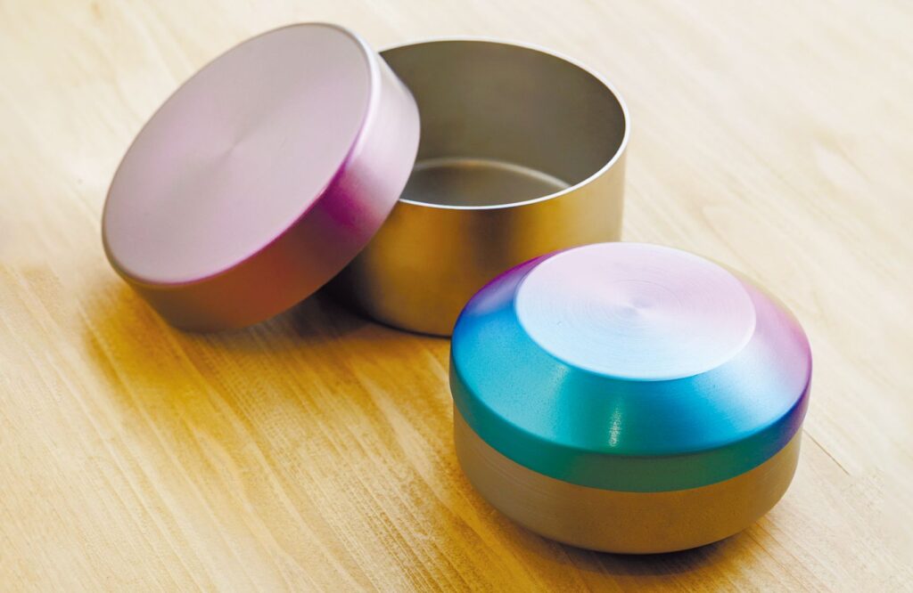 町工場が作る、心弾む虹色チタン製品 ／ 新和メッキ工業の「iroiroシリーズ」